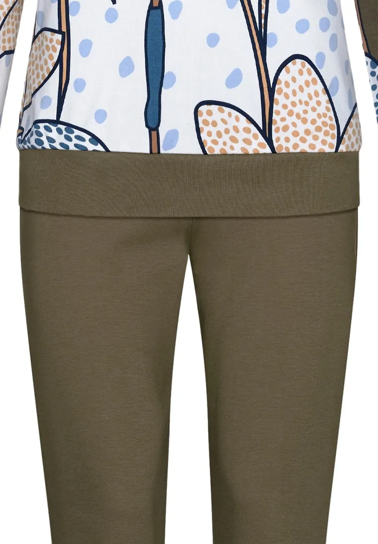 Pastunette Premium luxe katoenen pyjamaset met lange mouwen en 'v'-hals 'olive waterflower'